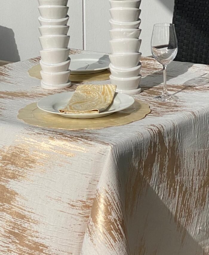 Metallic Print : Paris White /Gold Table Cloth