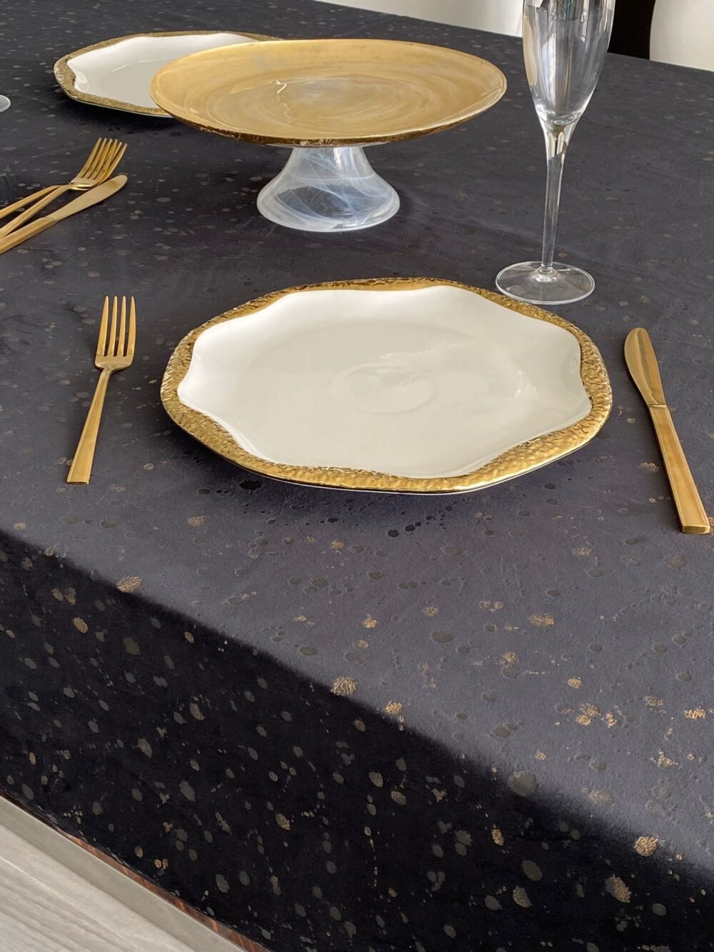 Menton Velvet Table Cloth - Image 5