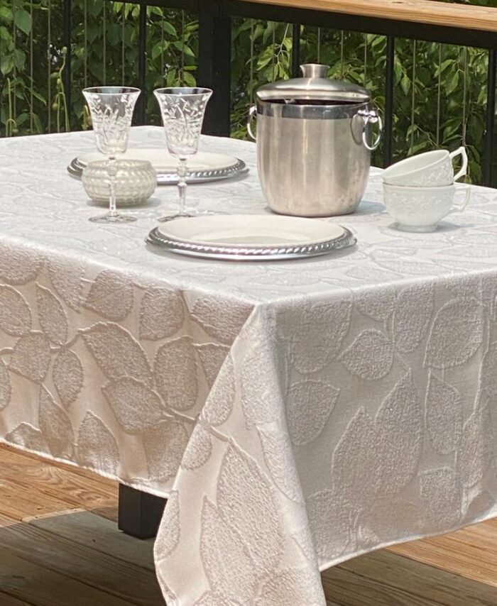 Firenza White Silver Table Cloth